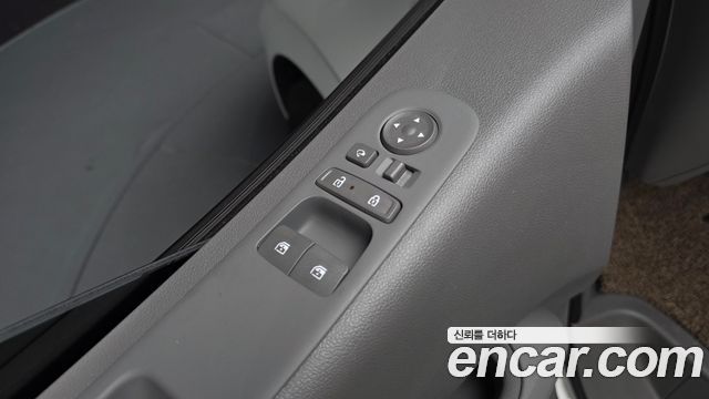 Hyundai Staria 2025 — photo 24