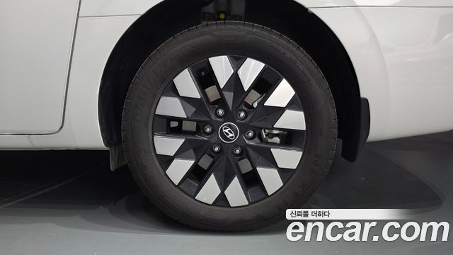 Hyundai Staria 2025 — photo 7