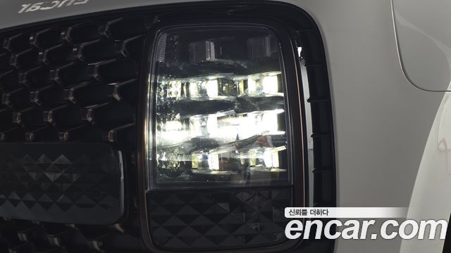 Hyundai Staria 2025 — photo 8