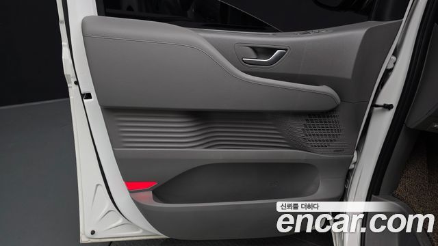Hyundai Staria 2025 — photo 14