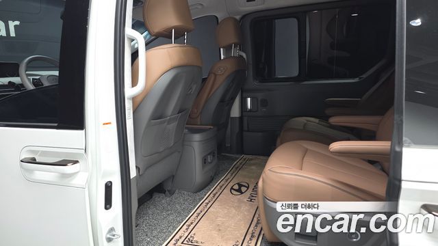 Hyundai Staria 2025 — photo 16