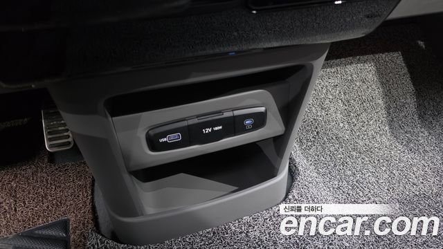 Hyundai Staria 2025 — photo 30