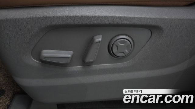 Hyundai Staria 2025 — photo 31