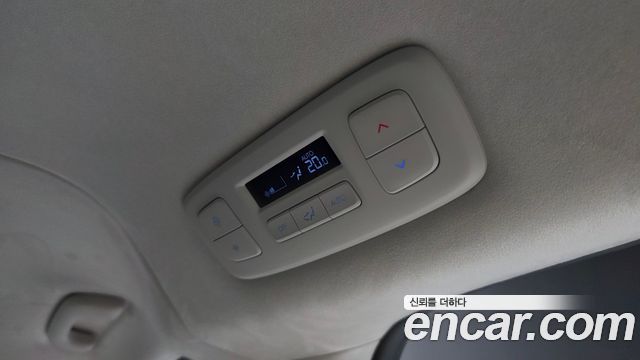 Hyundai Staria 2025 — photo 32