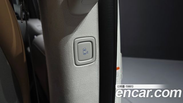 Hyundai Staria 2025 — photo 33