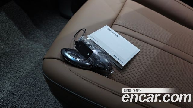 Hyundai Staria 2025 — photo 35