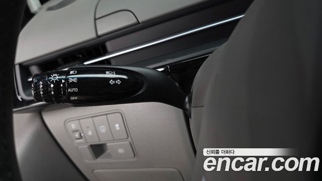 Hyundai Staria 2025 — photo 39