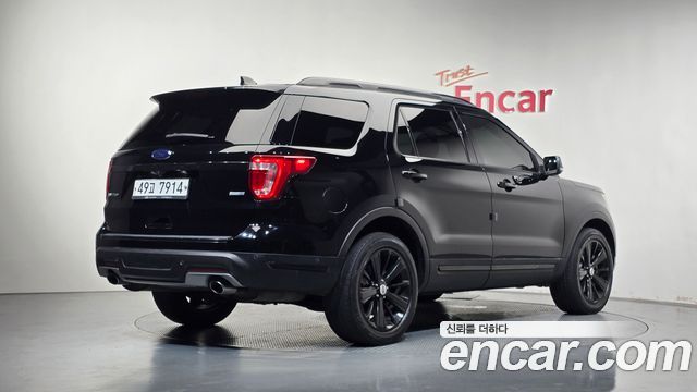 Ford Explorer 2018 — photo 2
