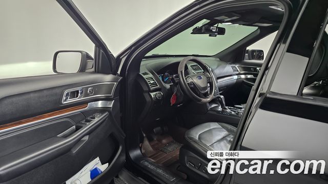 Ford Explorer 2018 — photo 13