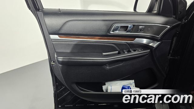 Ford Explorer 2018 — photo 14