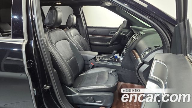 Ford Explorer 2018 — photo 16