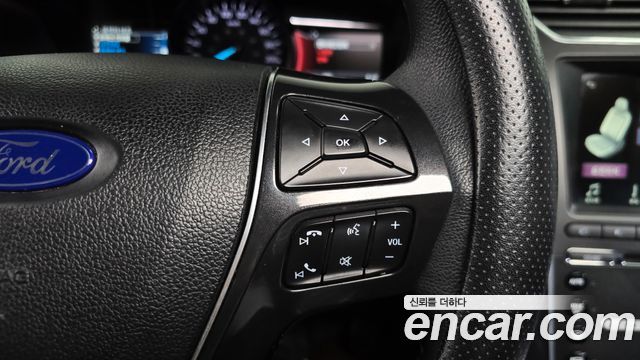 Ford Explorer 2018 — photo 32