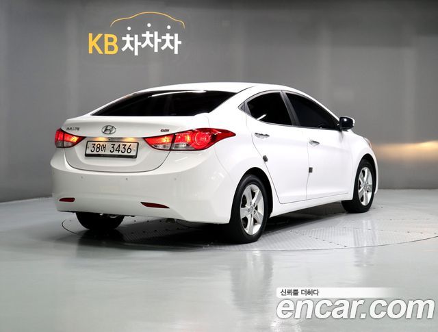 Hyundai AVANTE 2013 — photo 3