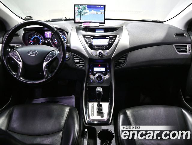 Hyundai AVANTE 2013 — photo 5