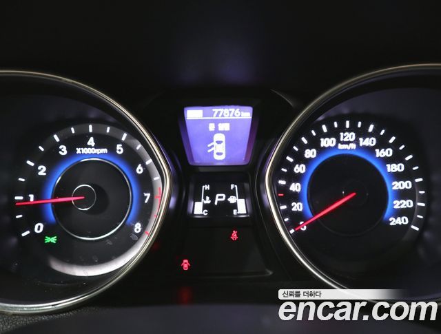 Hyundai AVANTE 2013 — photo 7