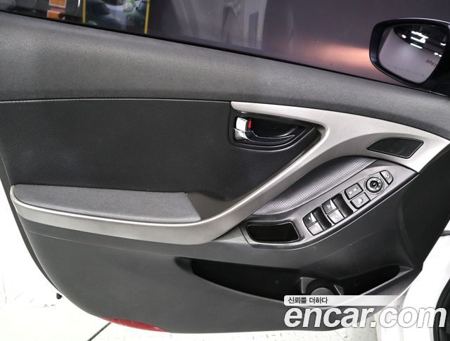 Hyundai AVANTE 2013 — photo 8