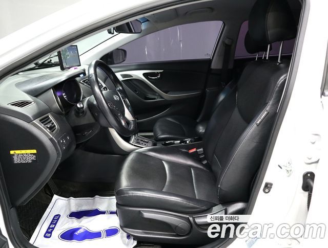 Hyundai AVANTE 2013 — photo 9