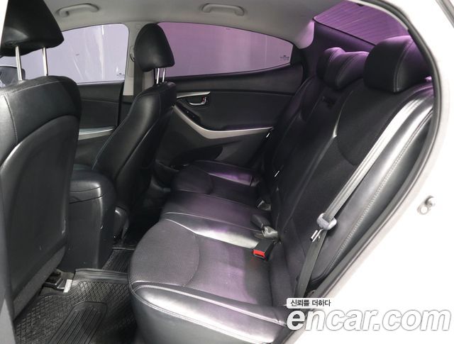 Hyundai AVANTE 2013 — photo 10