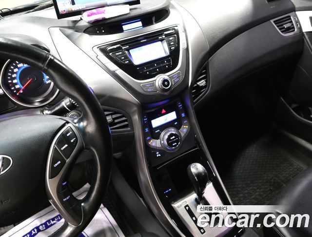 Hyundai AVANTE 2013 — photo 11