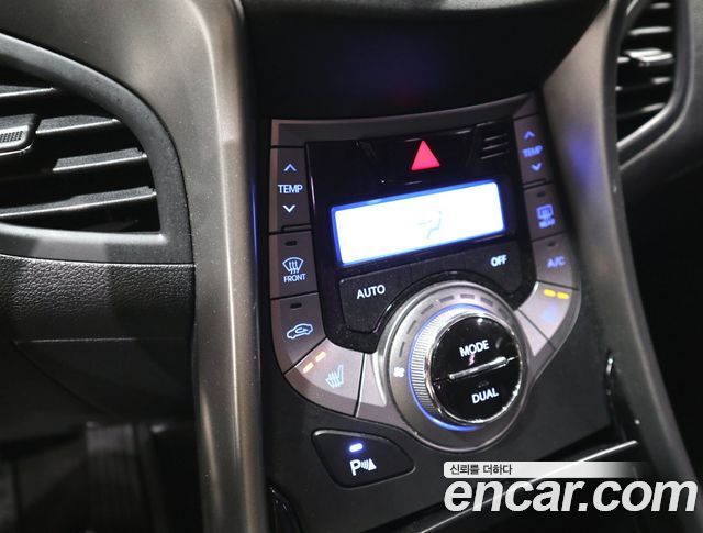Hyundai AVANTE 2013 — photo 15