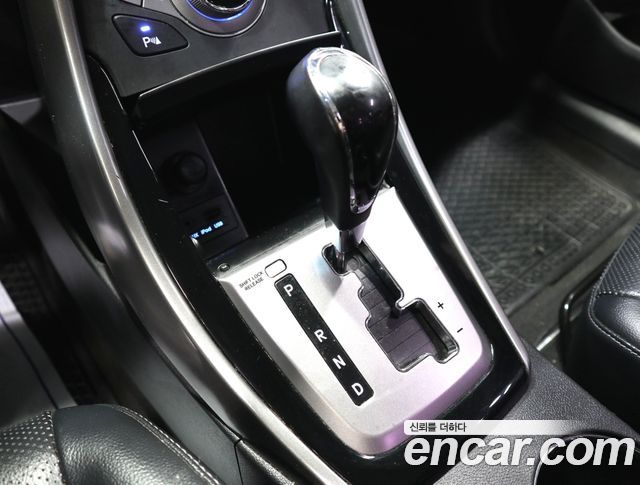 Hyundai AVANTE 2013 — photo 16