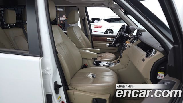 Land Rover Discovery 2014 — photo 9