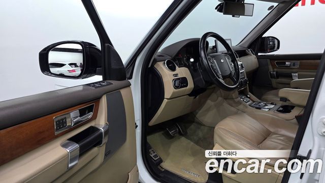 Land Rover Discovery 2014 — photo 10