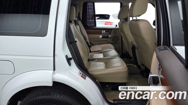 Land Rover Discovery 2014 — photo 11