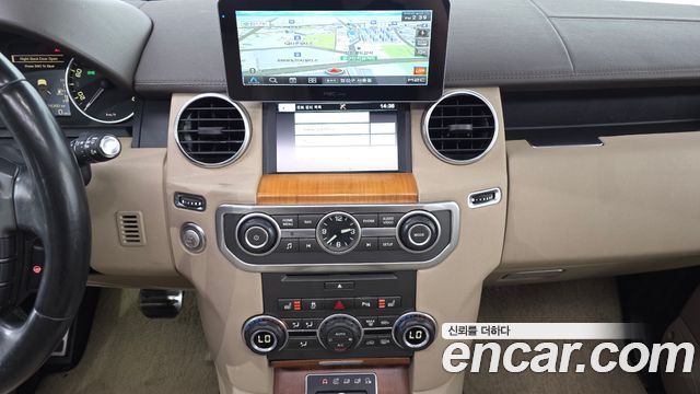 Land Rover Discovery 2014 — photo 13