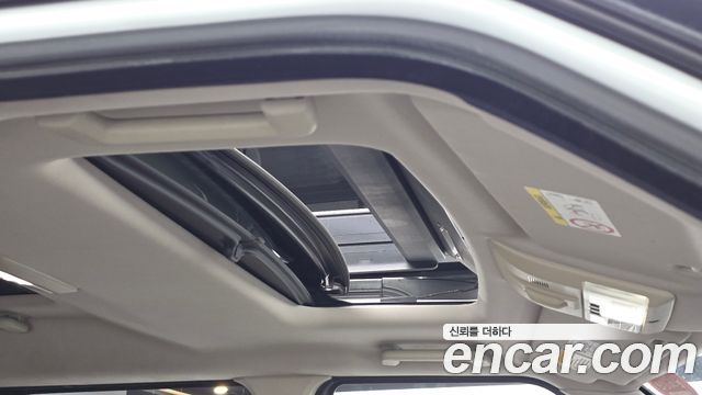 Land Rover Discovery 2014 — photo 17