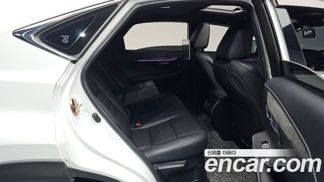 Lexus NX 2020 — photo 17