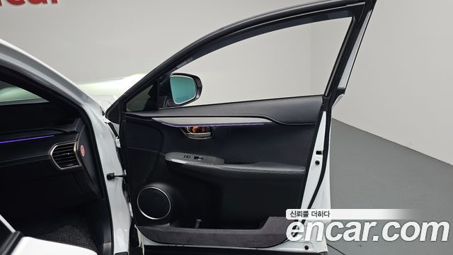 Lexus NX 2020 — photo 14