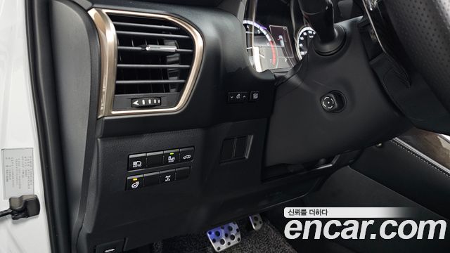 Lexus NX 2020 — photo 28