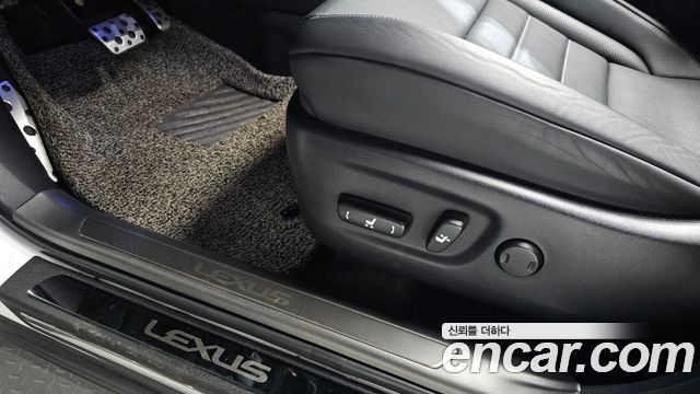 Lexus NX 2020 — photo 35