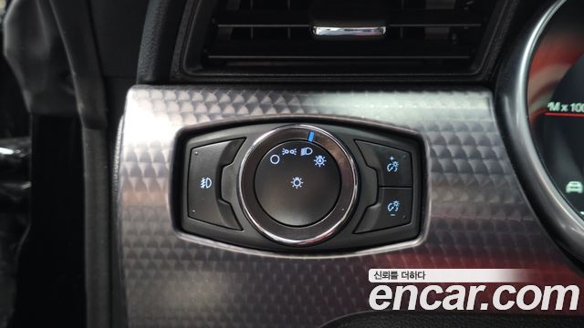 Ford Mustang 2019 — photo 25