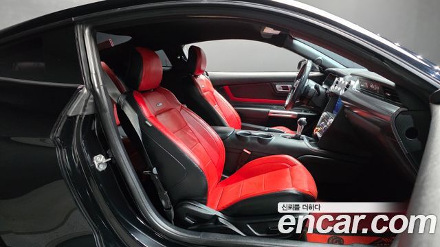 Ford Mustang 2019 — photo 16