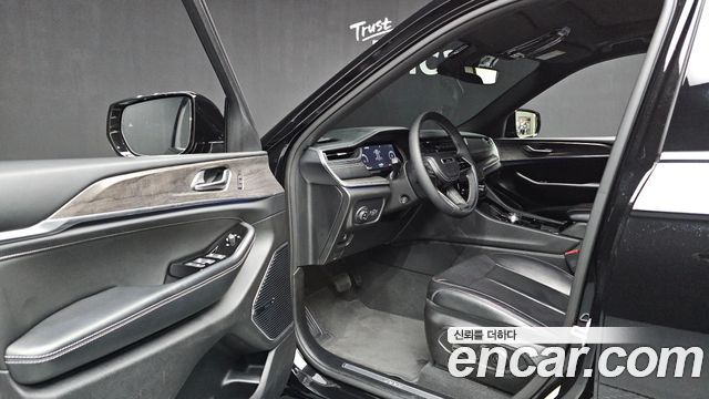 Jeep Cherokee 2023 — photo 13
