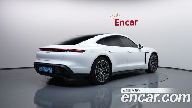 Porsche Taycan 2022 — photo 2