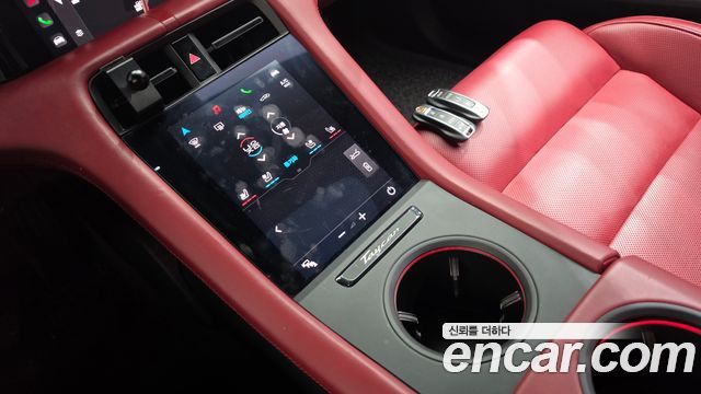Porsche Taycan 2022 — photo 12