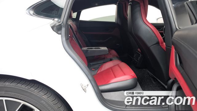Porsche Taycan 2022 — photo 17