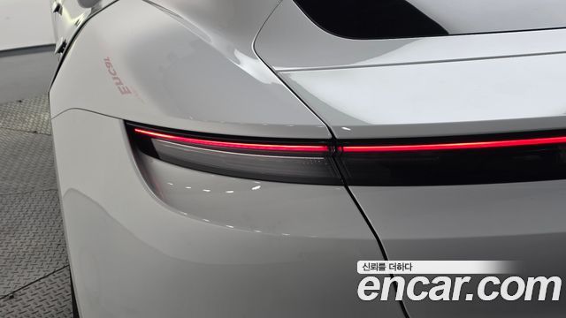 Porsche Taycan 2022 — photo 9