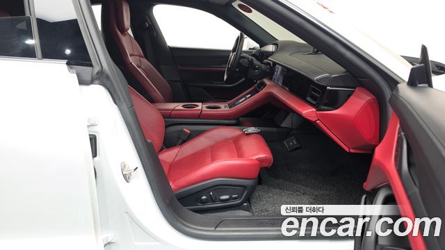 Porsche Taycan 2022 — photo 16
