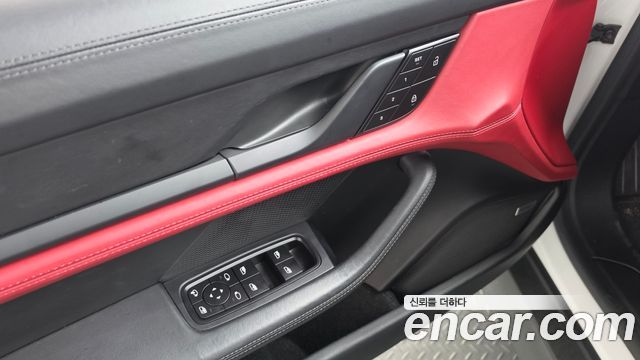 Porsche Taycan 2022 — photo 31