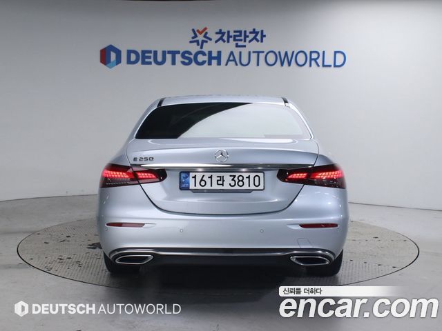 Mercedes-Benz E-Class 2021 — photo 4