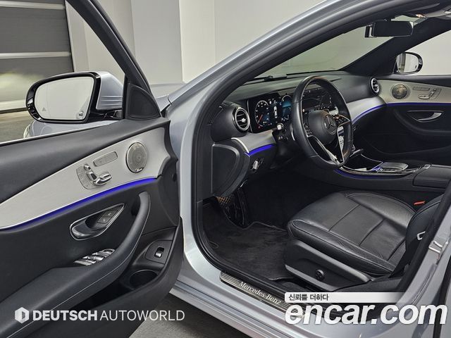 Mercedes-Benz E-Class 2021 — photo 11