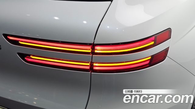 Genesis GV70 2025 — photo 9