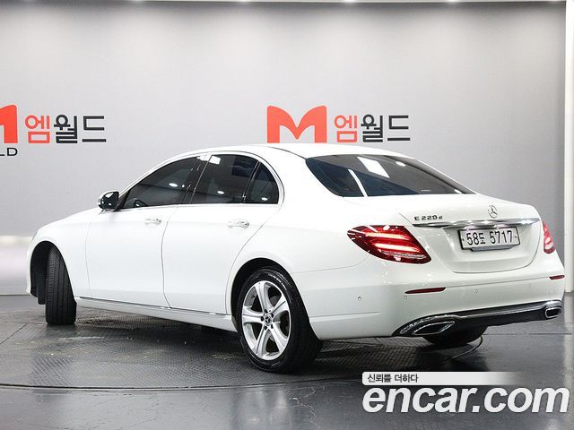 Mercedes-Benz E-Class 2018 — photo 3