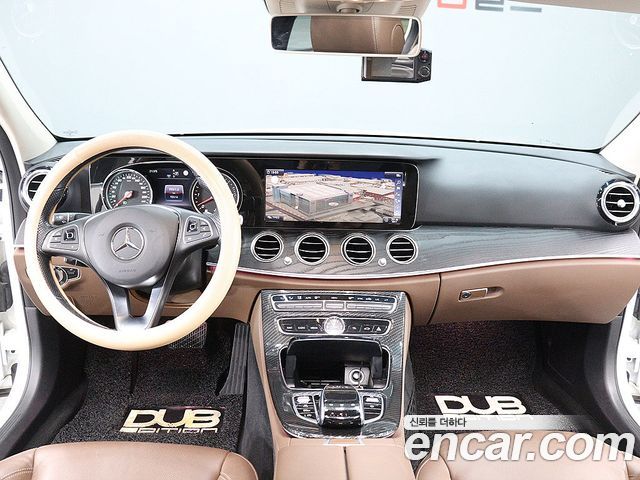 Mercedes-Benz E-Class 2018 — photo 13