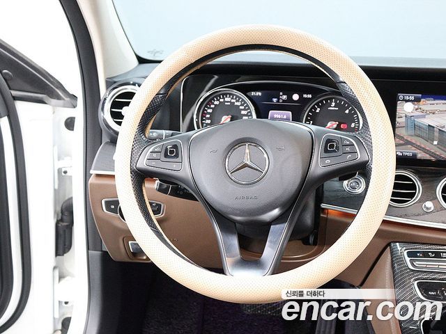 Mercedes-Benz E-Class 2018 — photo 14