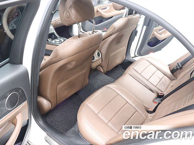 Mercedes-Benz E-Class 2018 — photo 15